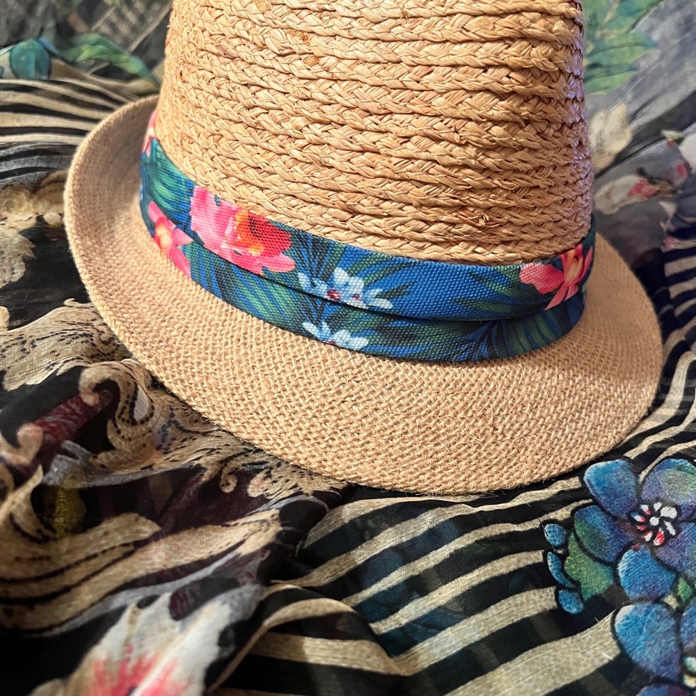 C Beige Straw Hat with Pink Band